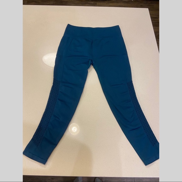 Fabletics Sync High Waisted 7/8 Leggings - Teal - Picture 4 of 8